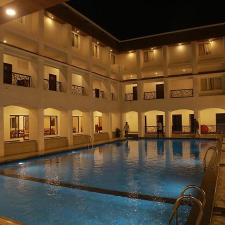 The Riviera Hotel เธนี ภายนอก รูปภาพ