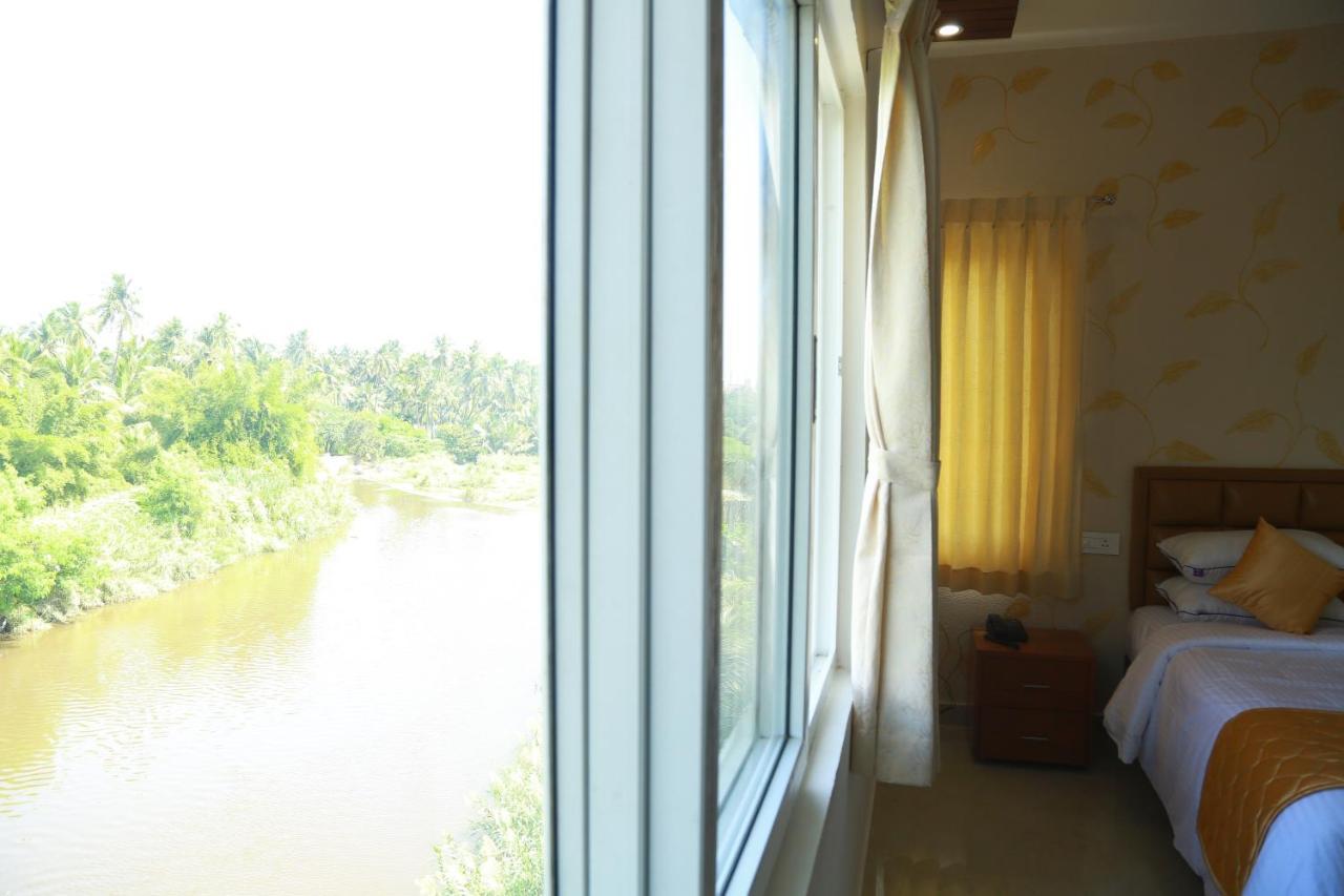 The Riviera Hotel เธนี ภายนอก รูปภาพ