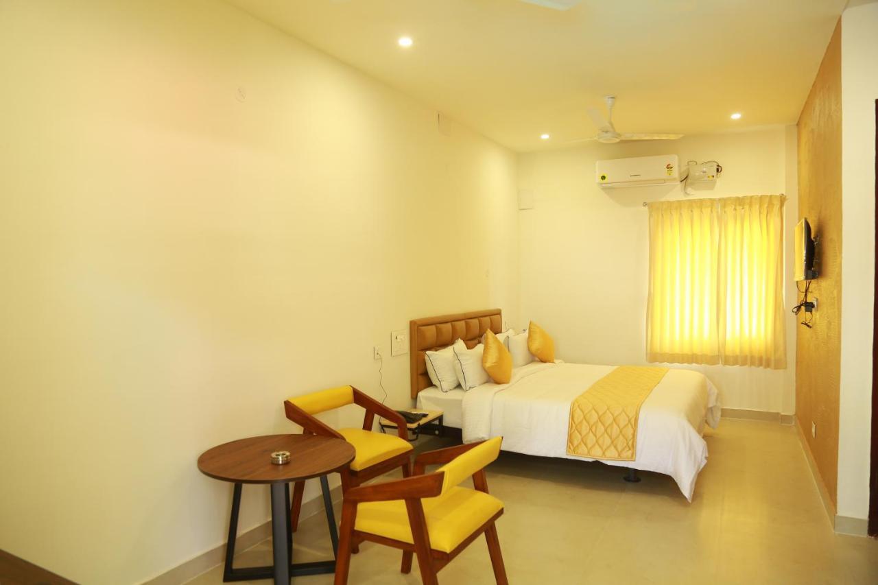 The Riviera Hotel เธนี ภายนอก รูปภาพ