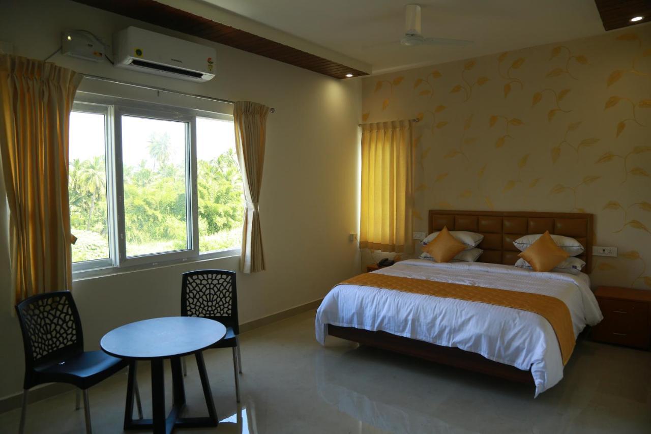 The Riviera Hotel เธนี ภายนอก รูปภาพ