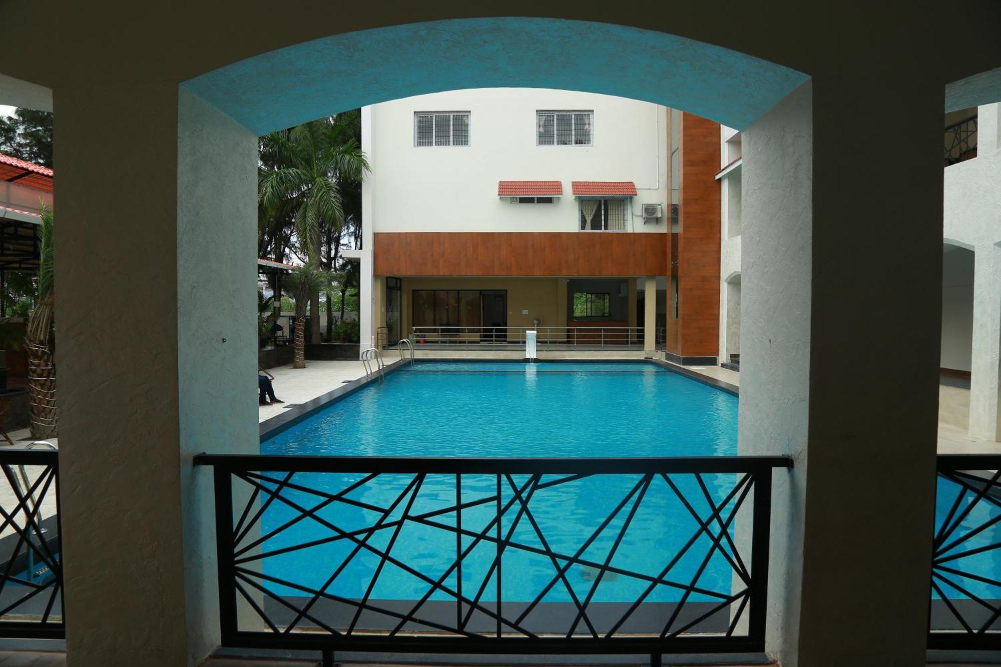 The Riviera Hotel เธนี ภายนอก รูปภาพ