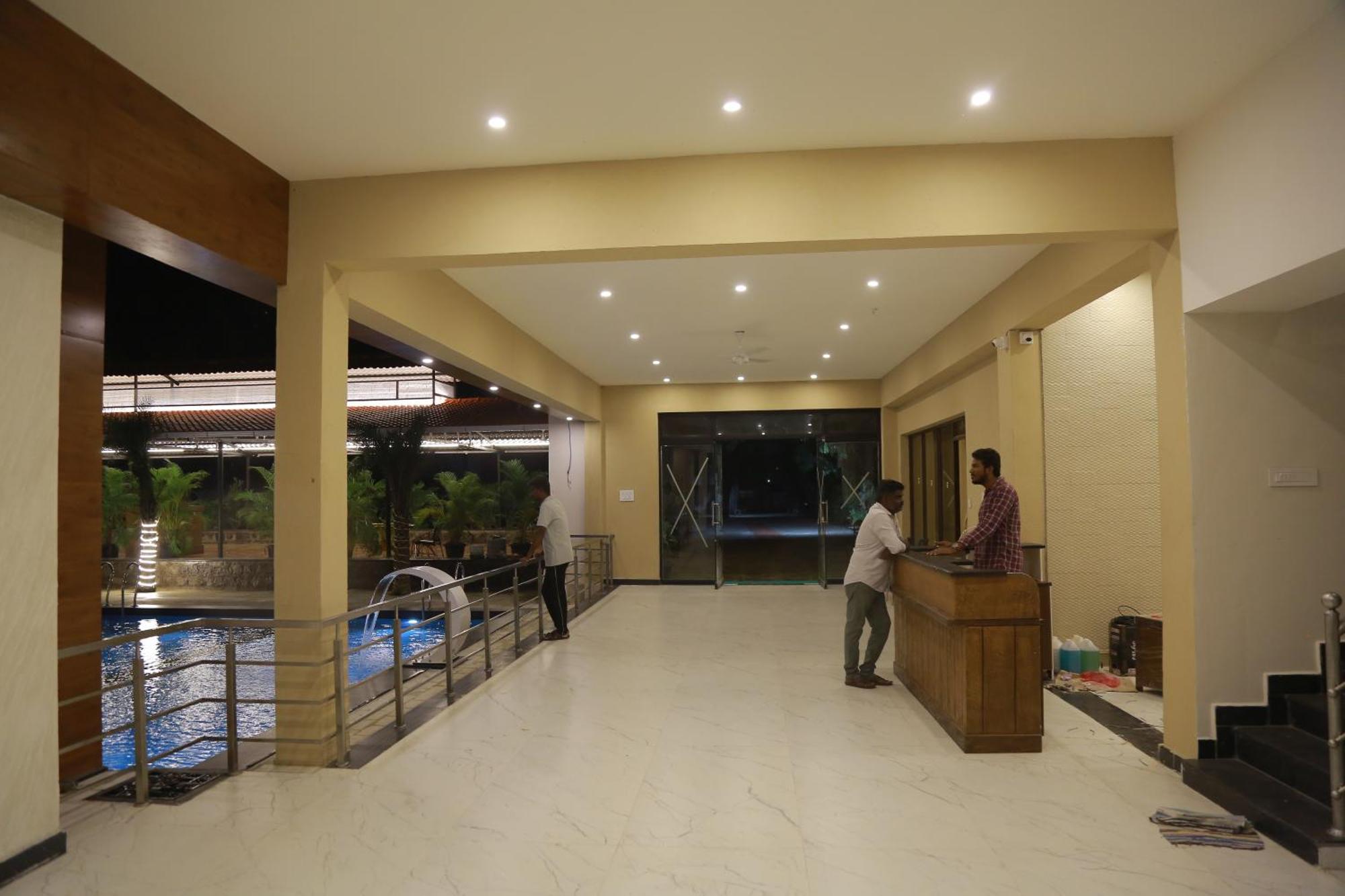 The Riviera Hotel เธนี ภายนอก รูปภาพ